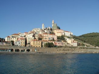 Historischer Ort an der ligurischen Küste